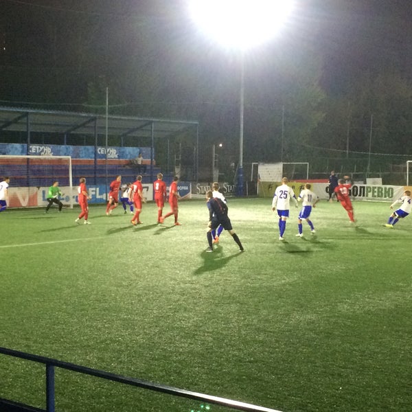 Дворец спорта крылья советов. Дворец спорта Крылья советов футбольные поля. Поле для ДС.