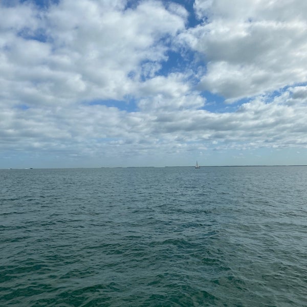 รูปภาพถ่ายที่ Biscayne National Park Glass Bottom Boat Tour โดย Sriram เมื่อ 11/30/2019