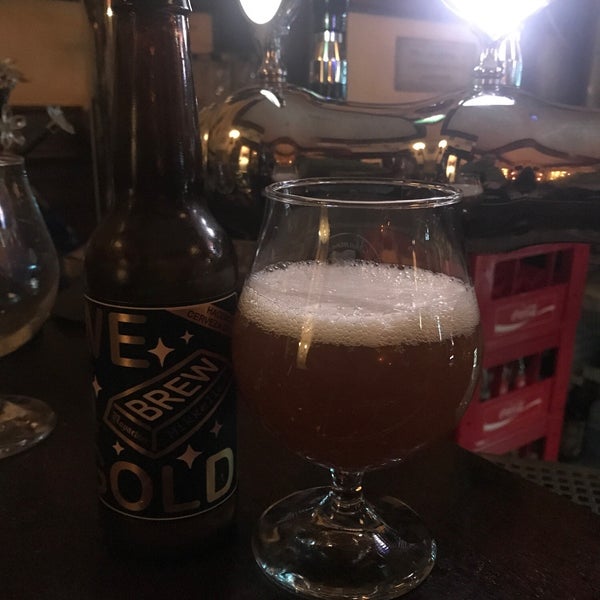รูปภาพถ่ายที่ The Shamrock Inn - Irish Craft Beer Bar โดย CT W. เมื่อ 12/23/2018