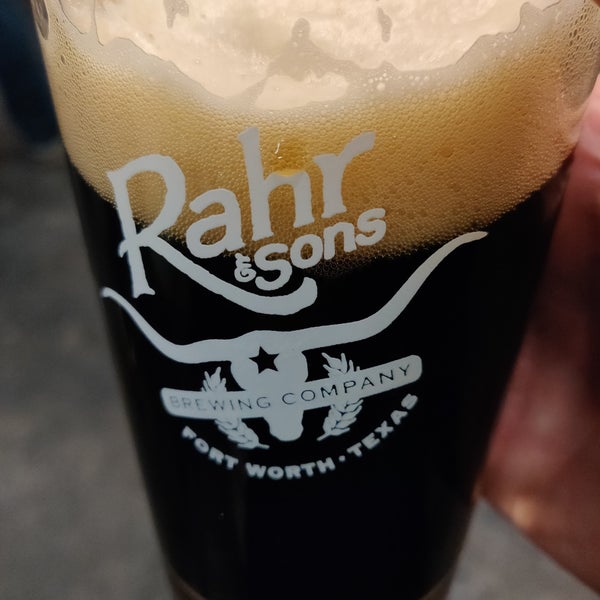 รูปภาพถ่ายที่ Rahr &amp; Sons Brewing Co. โดย Rafael B. เมื่อ 12/6/2018