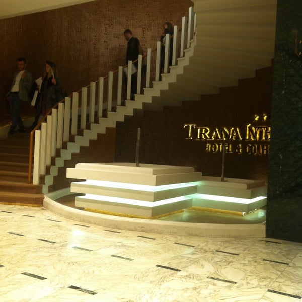 Das Foto wurde bei Tirana International Hotel &amp; Conference Centre von Egzonë K. am 11/19/2016 aufgenommen