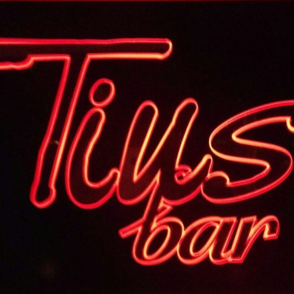 รูปภาพถ่ายที่ Tius Bar โดย Tius Bar เมื่อ 8/22/2015