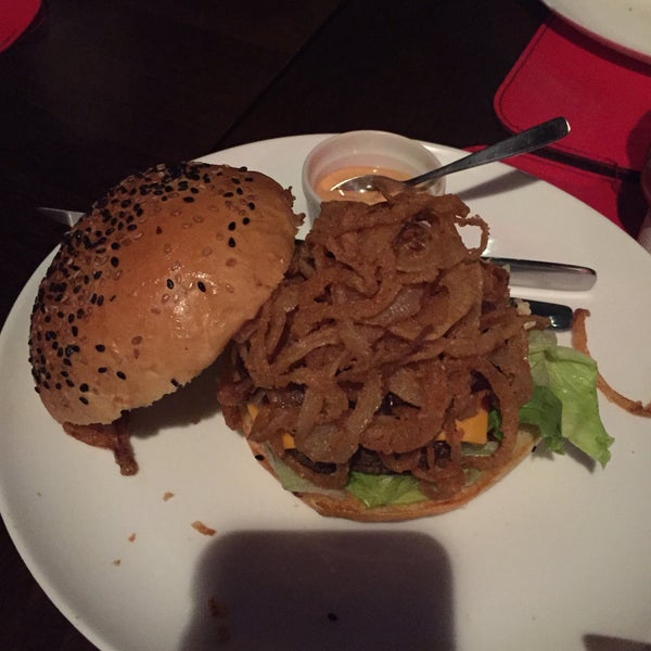 Photo taken at Meatpacking NY Prime Burgers by Andréia L. on 6/13/2015