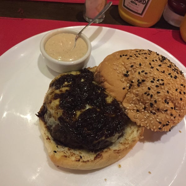 Das Foto wurde bei Meatpacking NY Prime Burgers von Andréia L. am 8/23/2015 aufgenommen