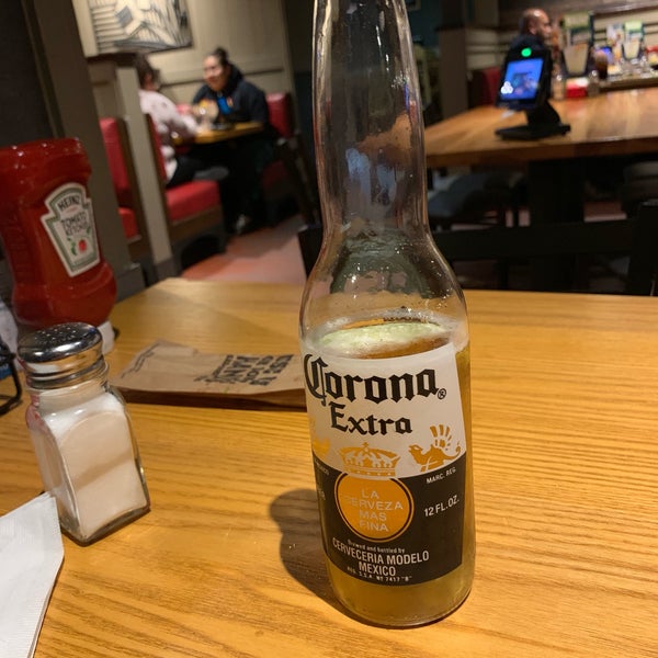 Photo taken at Chili&#39;s Grill &amp; Bar by Alberto A. on 3/22/2019
