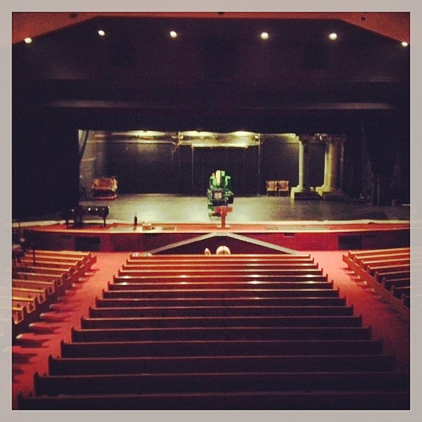 รูปภาพถ่ายที่ Harry Bollback Performing Arts Center โดย Kyle F. เมื่อ 12/18/2012