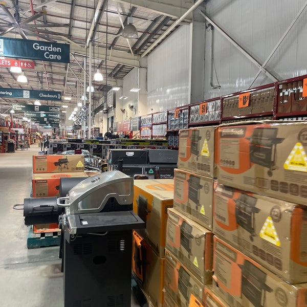 Bunnings Warehouse 120 Chifley Dr & Corner Murray Road