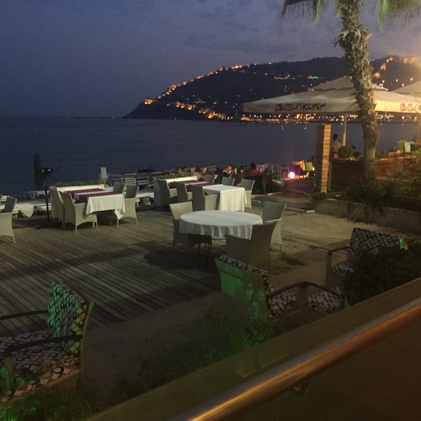 รูปภาพถ่ายที่ Güneş Beach Hotel โดย Onur T. เมื่อ 8/5/2016