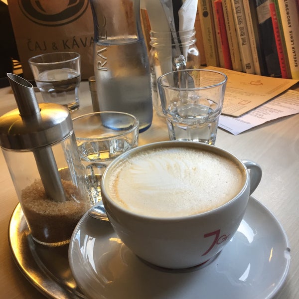 10/19/2016 tarihinde Lenka S.ziyaretçi tarafından Sicily café'de çekilen fotoğraf