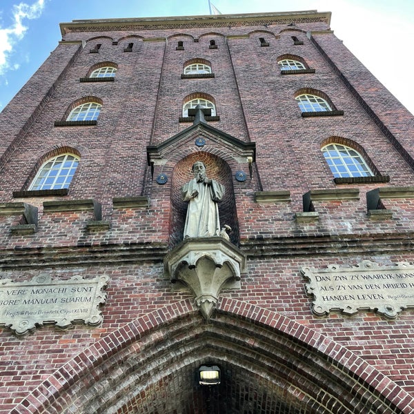 Photo taken at Bierbrouwerij de Koningshoeven - La Trappe Trappist by Gijs v. on 7/17/2021