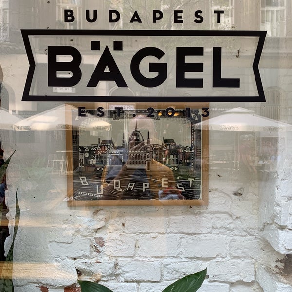 Photo taken at Budapest Bagel Kálvin by Balázs L. on 9/11/2019