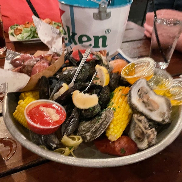Six Feet Under Pub and Fish House - Seafood Restaurant in GA