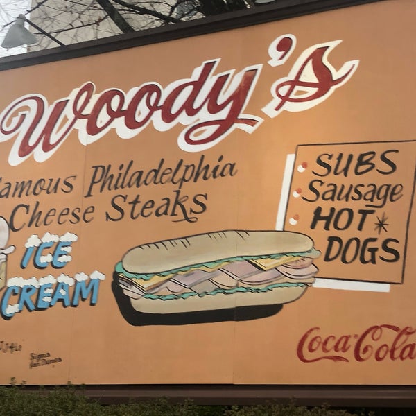 Foto tomada en Woody&#39;s Famous CheeseSteaks  por Brian C. el 11/17/2019