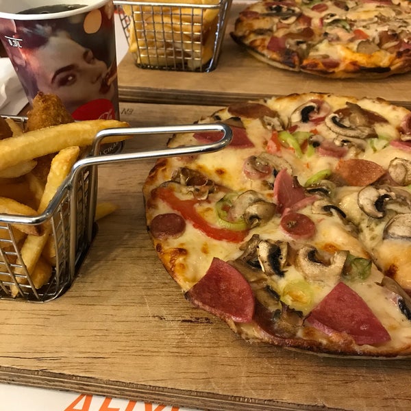 12/4/2017 tarihinde Murat H.ziyaretçi tarafından Trendy Pizza'de çekilen fotoğraf