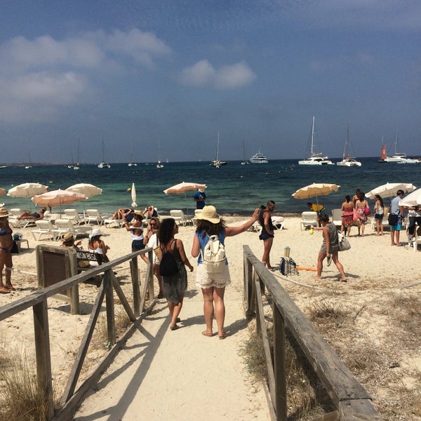 Das Foto wurde bei Beso Beach von Semaaa💫 am 8/18/2016 aufgenommen