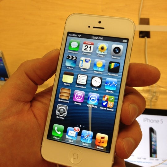Photos At Apple Garden State Plaza Electronics Store In Paramus