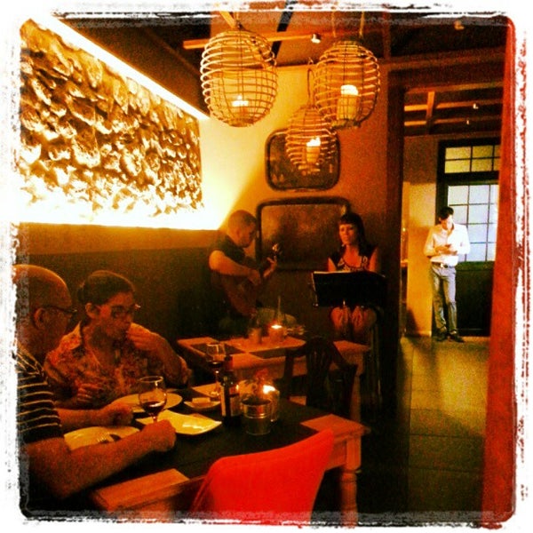 Foto scattata a Malela Comidas &amp; Café da Edwin R. il 9/20/2012