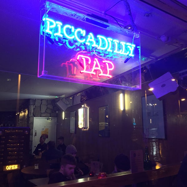 Photo taken at Piccadilly Tap by Charlie T. on 1/26/2019