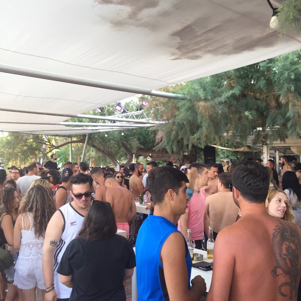 Снимок сделан в Ammos Beach Bar Kos пользователем Özgür Ü. 7/16/2017