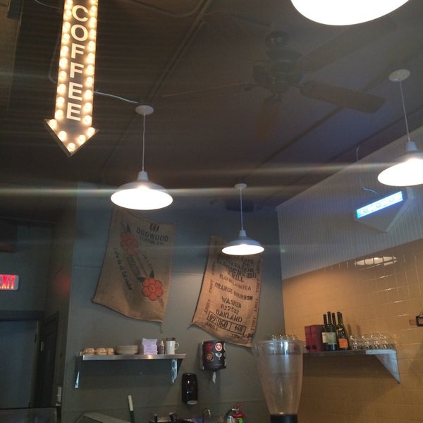 11/1/2014にBridgid B.がFireflour Pizza + Coffee Barで撮った写真