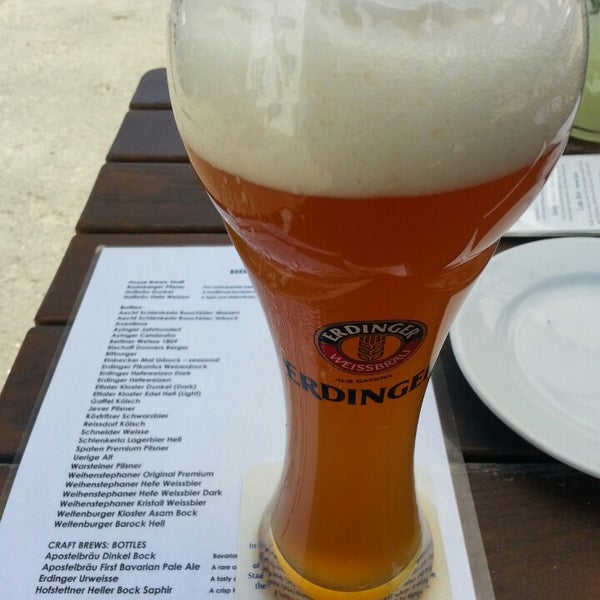 Photo prise au Old Heidelberg German Restaurant par @JohnnyBlack__ le5/3/2013