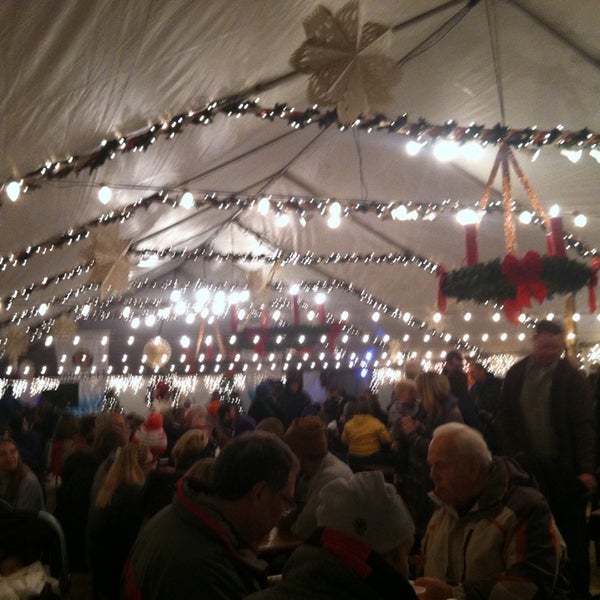 12/21/2013 tarihinde Claire J.ziyaretçi tarafından Denver Christkindl Market'de çekilen fotoğraf