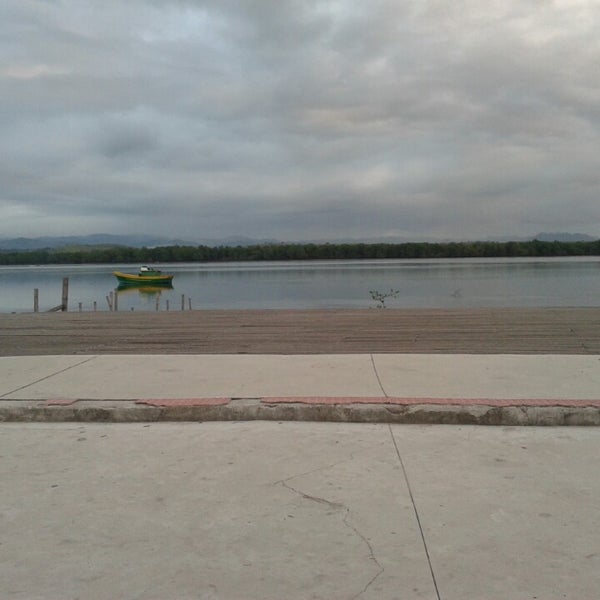 Foto diambil di Ilha das Caieiras oleh Nathyellen B. pada 7/28/2014