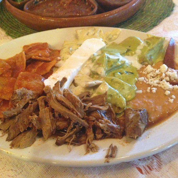 Photo taken at Los Chilaquiles by Omar A. on 4/20/2013