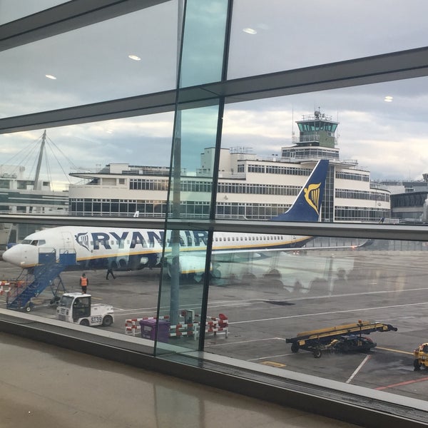 Photo taken at Dublin Airport (DUB) by Leticia A. on 8/4/2017