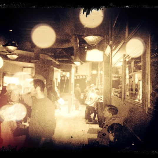 11/11/2012 tarihinde kevin P.ziyaretçi tarafından Rosie McCann&#39;s Irish Pub &amp; Restaurant'de çekilen fotoğraf