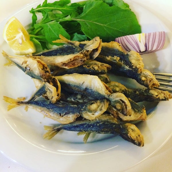 2/3/2018 tarihinde Mithat H.ziyaretçi tarafından Ada Balık Restaurant'de çekilen fotoğraf