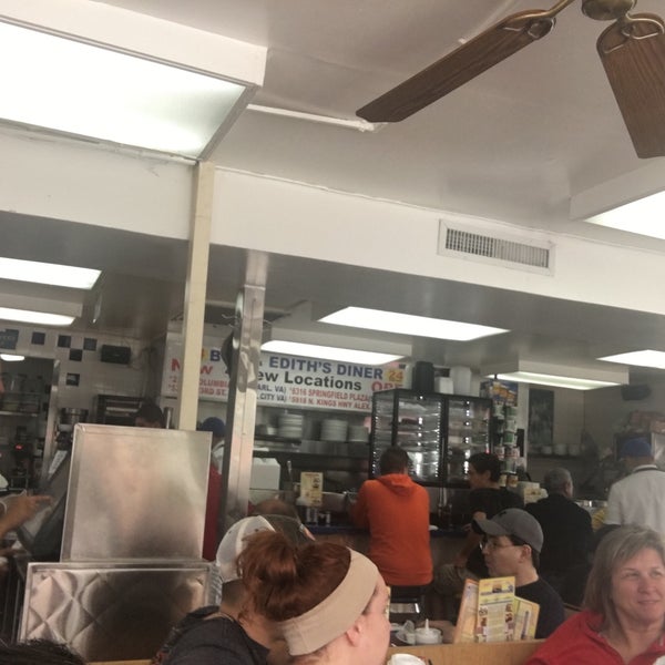 Photo taken at Bob &amp; Edith&#39;s Diner by Russell L. on 5/26/2017