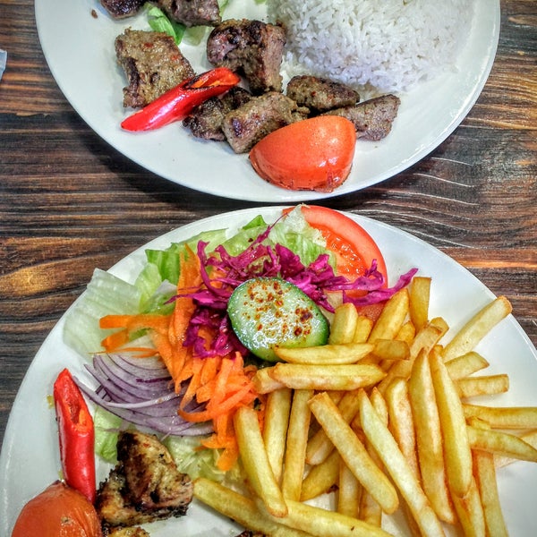 Das Foto wurde bei Istanbul Turkish Grills and Kebabs von Hind Y. am 1/18/2016 aufgenommen