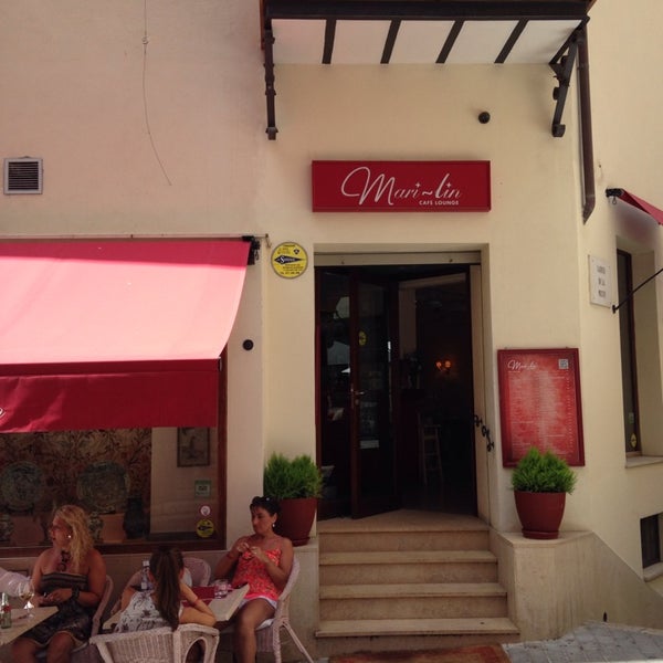 Foto tirada no(a) Mari-lin Café Lounge por Per U. em 8/1/2014