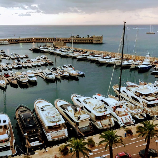 9/3/2018 tarihinde Jiwen C.ziyaretçi tarafından Riviera Marriott Hotel La Porte de Monaco'de çekilen fotoğraf