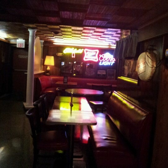 Howard's Subway Dive Bar in Linthicum Heights