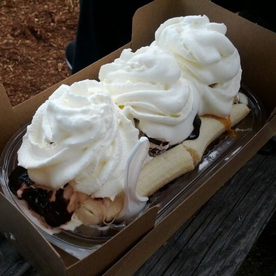 Photo taken at Bedford Farms Ice Cream by Justin N. on 5/20/2012