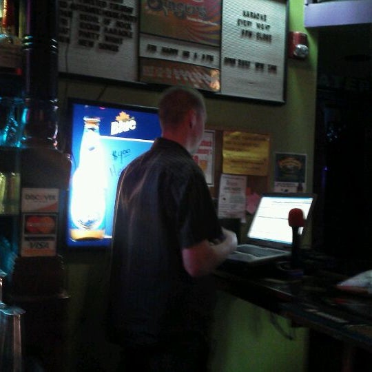 4/15/2012にDavid S.がSingers Karaoke Clubで撮った写真
