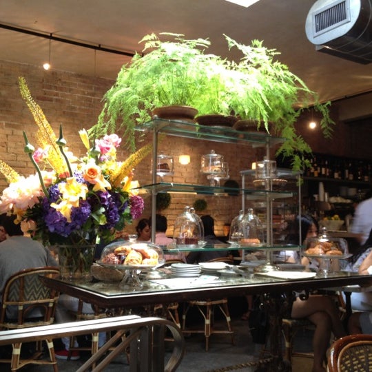 รูปภาพถ่ายที่ Zé Café โดย Jordana เมื่อ 7/1/2012