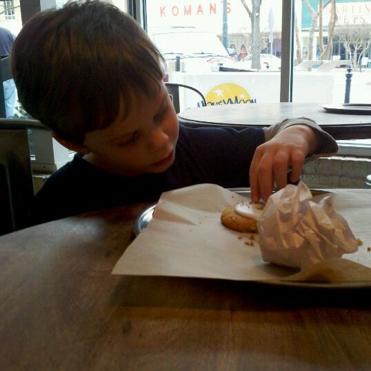 2/18/2012にTonya D.がHoneymoon Bakeryで撮った写真