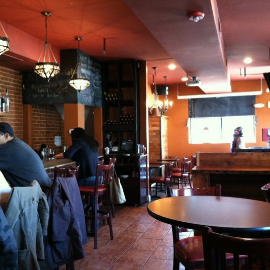 3/9/2012にEvan J.がRustik Tavernで撮った写真