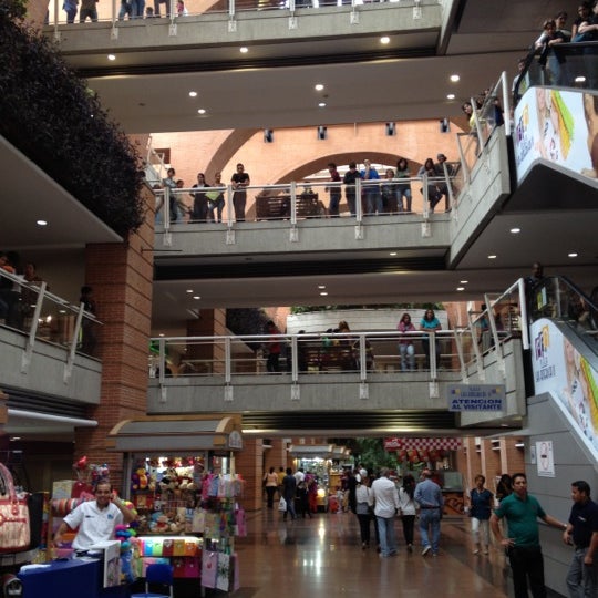 C C Plaza Las Americas Centro Comercial En Baruta