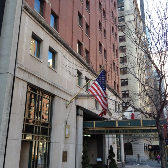 รูปภาพถ่ายที่ The Kitano Hotel New York โดย Steve J. เมื่อ 2/21/2012