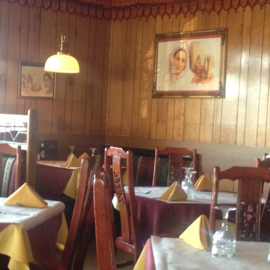 6/6/2012にMisha R.がHaveli Indian Restaurantで撮った写真