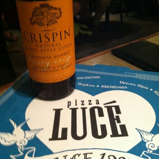 รูปภาพถ่ายที่ Pizza Luce โดย Joetta G. เมื่อ 8/31/2012
