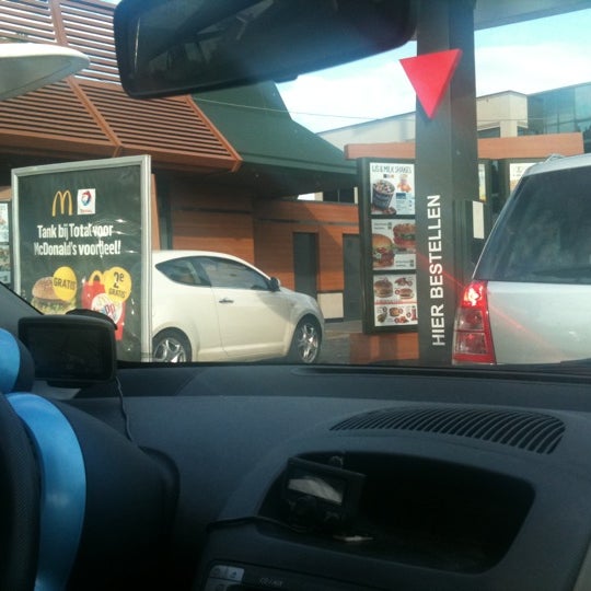 รูปภาพถ่ายที่ McDonald&#39;s โดย Bauke B. เมื่อ 6/30/2012