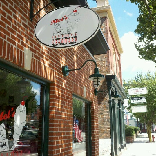 9/3/2012 tarihinde Band Recordings L.ziyaretçi tarafından Mel&#39;s Downtown Creamery'de çekilen fotoğraf