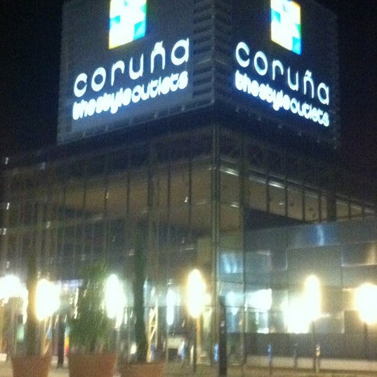 รูปภาพถ่ายที่ Coruña The Style Outlets โดย Toño C. เมื่อ 2/6/2012