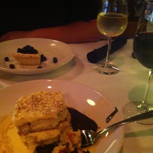Снимок сделан в Amerigo Italian Restaurant пользователем Katie 6/30/2012