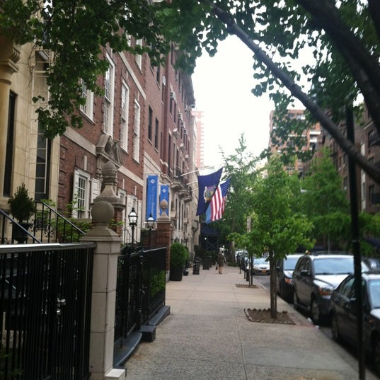 รูปภาพถ่ายที่ Marymount Manhattan College โดย Jessica N. เมื่อ 5/8/2012